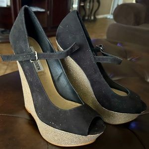 Steve Madden size 7.5 platform wedges used black… great condition
